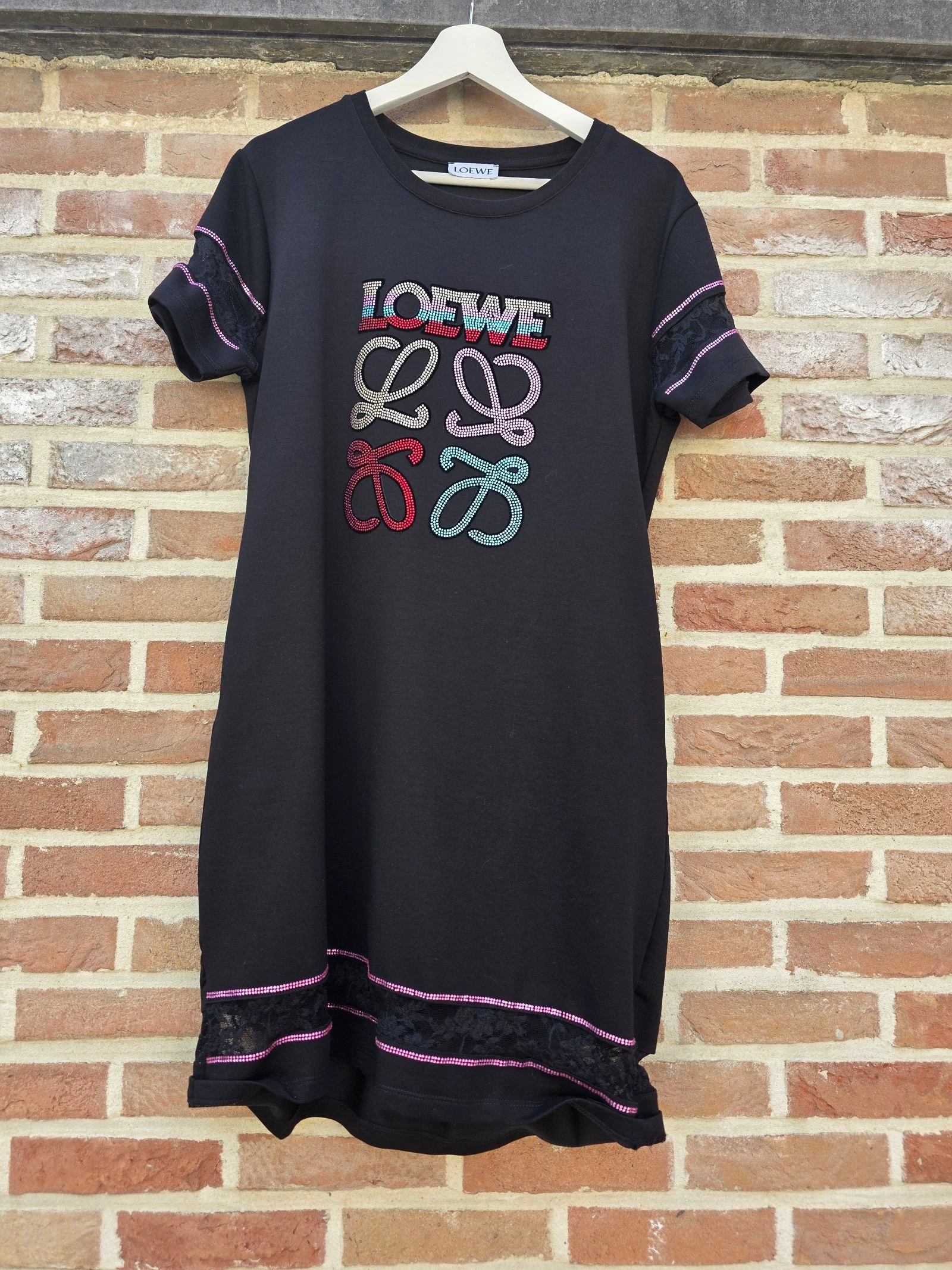 Robe noir à strass colorées 